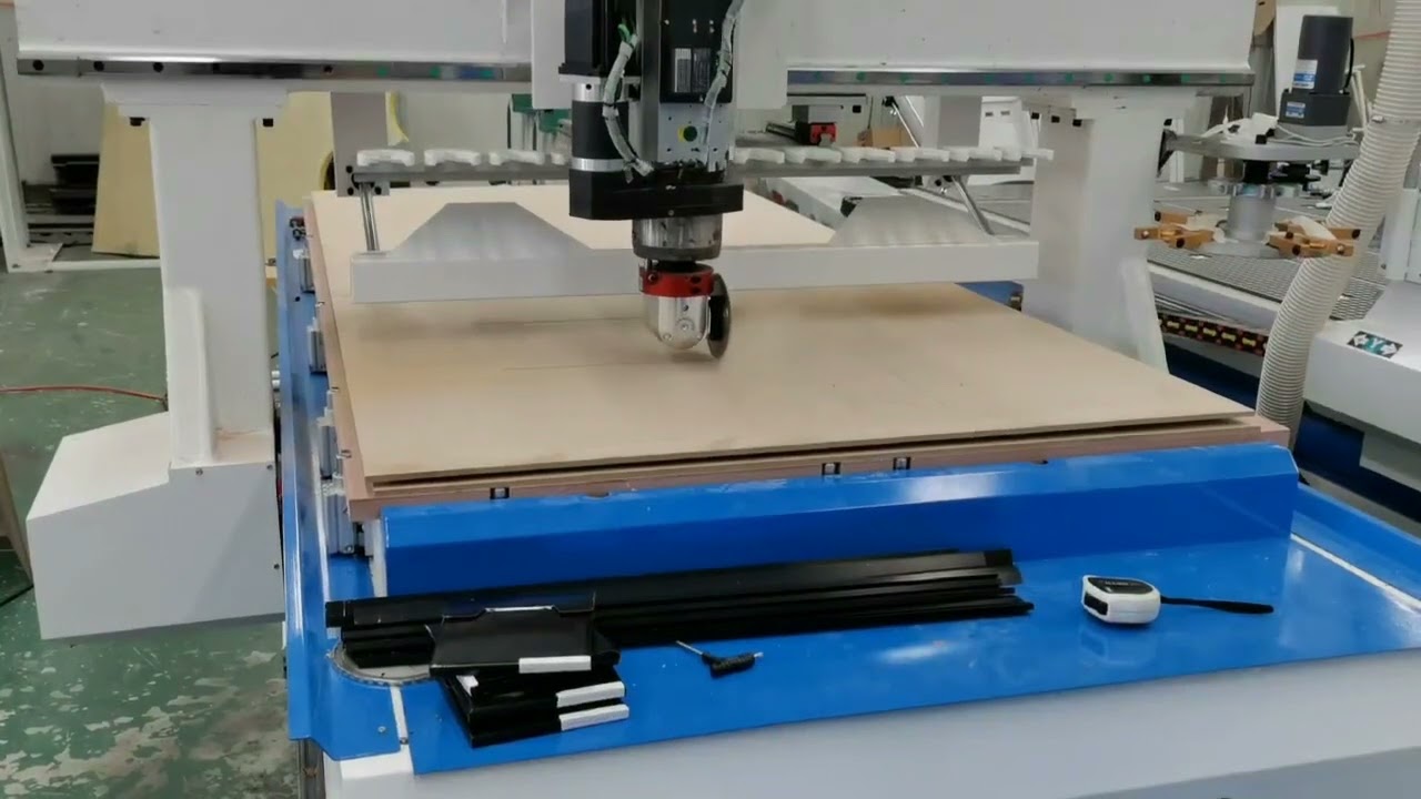 用于家具銑削、切割、鉆孔的 PTP數(shù)控雕刻機 用于家具銑削、切割、鉆孔的 PTP數(shù)控雕刻機